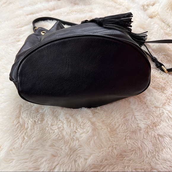 NWT Banana Republic Black Leather Crossbody Bucket Bag - Picture 6 of 9